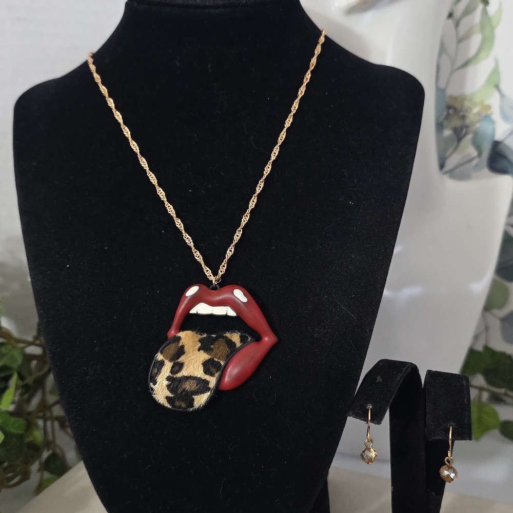 Metal Open Lips with Animal Print Tongue Pendant Necklace Earrings Set